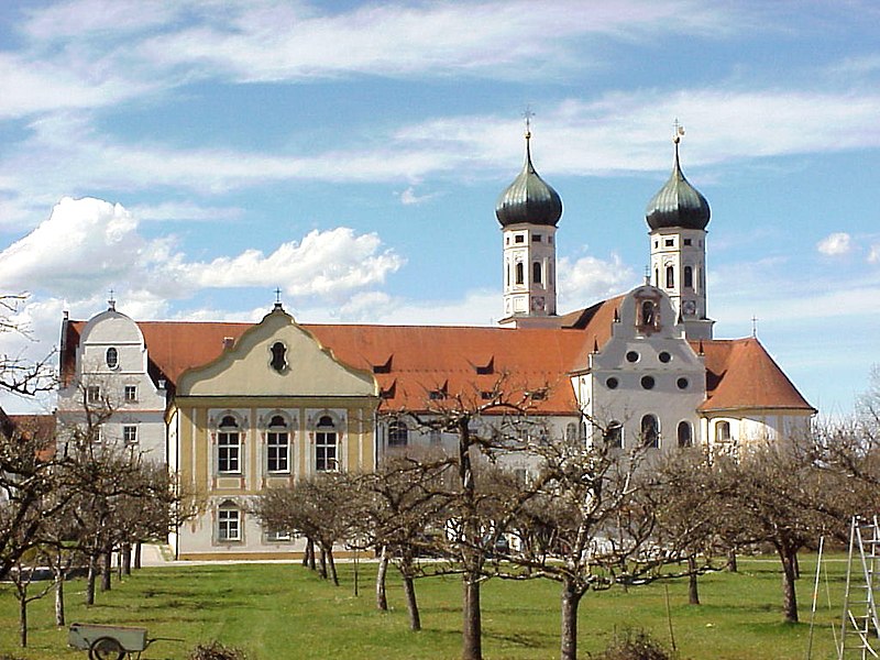 File:Kloster Benediktbeuern-1.jpg