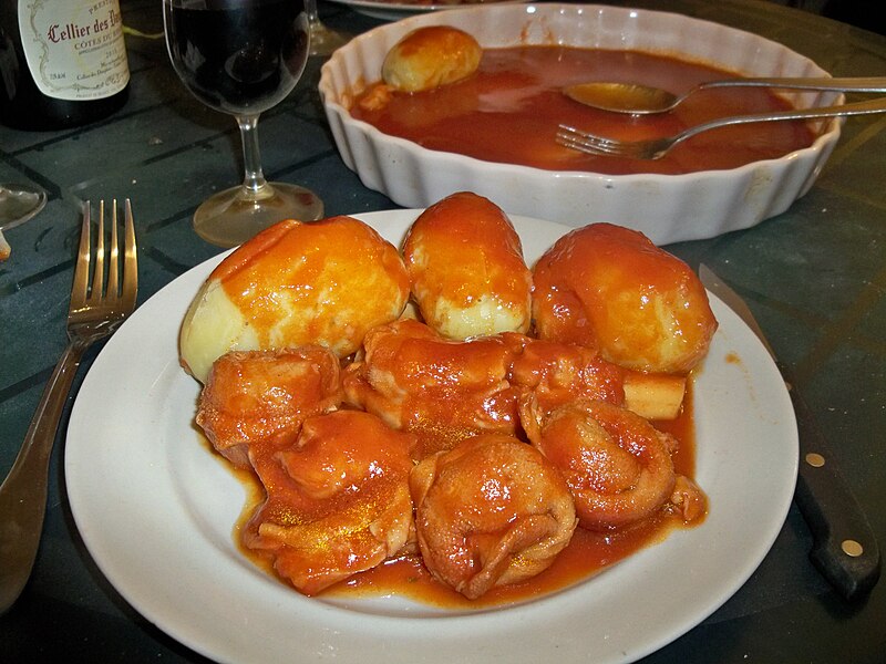 File:Pieds et paquets 2.jpg