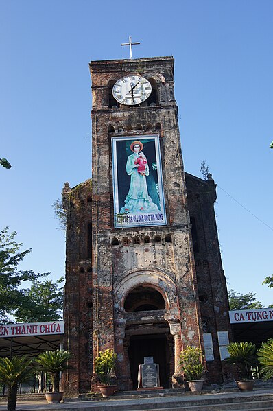 File:Tháp chuông La Vang.JPG