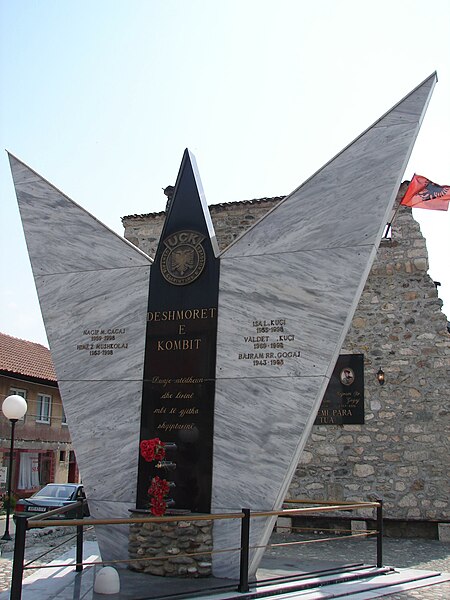 File:UÇK monument in Đakovica.jpg