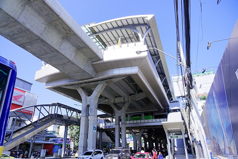 File:BTS Ratchayothin - Station.jpg