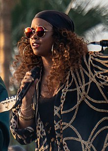 H.E.R. Coachella18W1-25 (cropped).jpg