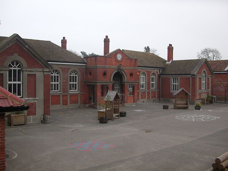 File:Hassocks Infants School.jpg