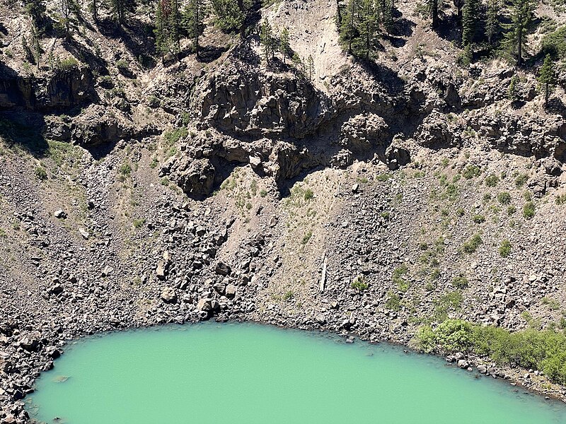 Файл:Inyo crater lake.jpg