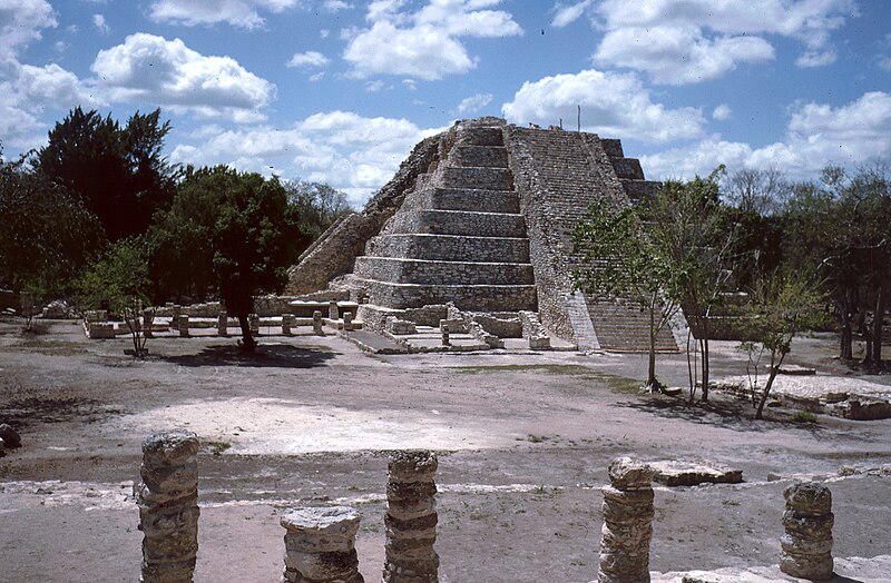 Файл:Mayapan Castillo.jpg