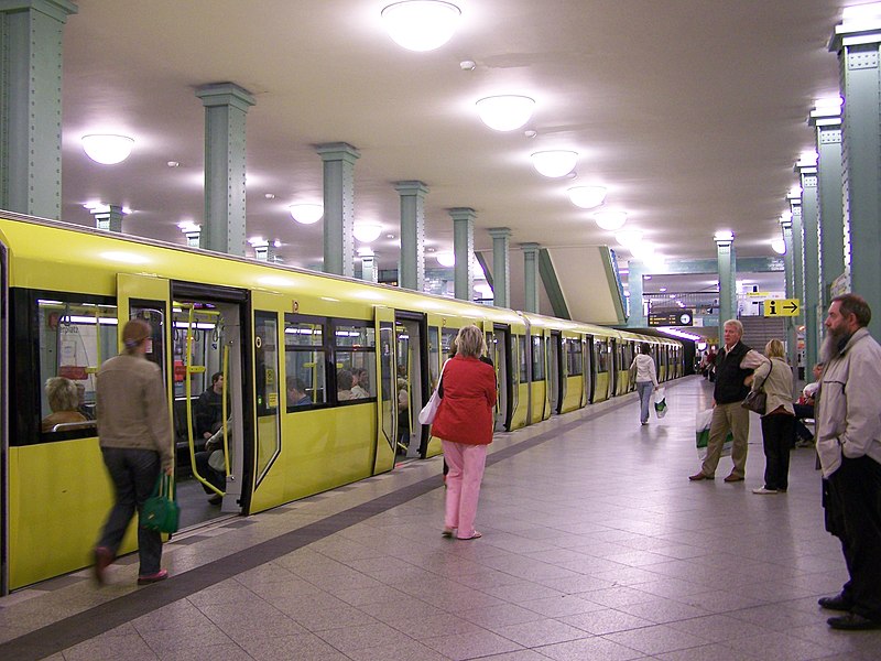 File:U-Bahn Berlin Alexanderplatz U5.JPG