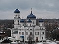 Вид на Михайло-Архангельский храм с колокольни надвратной Спасской церкви