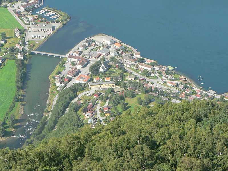 File:Aurland-vangen.jpg