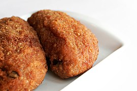 Croquetas, un típico plato empanado.