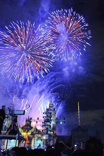 File:FireworksGrito2010Zocalo02.JPG