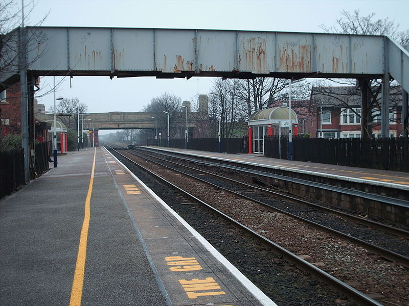 File:Layton railway station.jpg