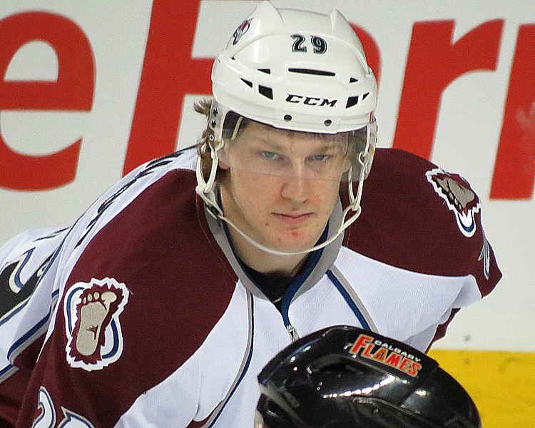 File:Nathan MacKinnon Avalanche-2.jpg