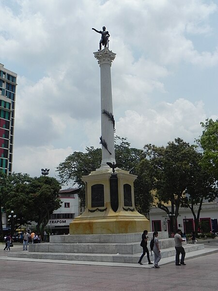 Archivo:Plaza Bolívar de Valencia.jpg