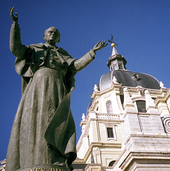 Файл:PopeJohnPaulIIStatueAlmudena gobeirne.jpg