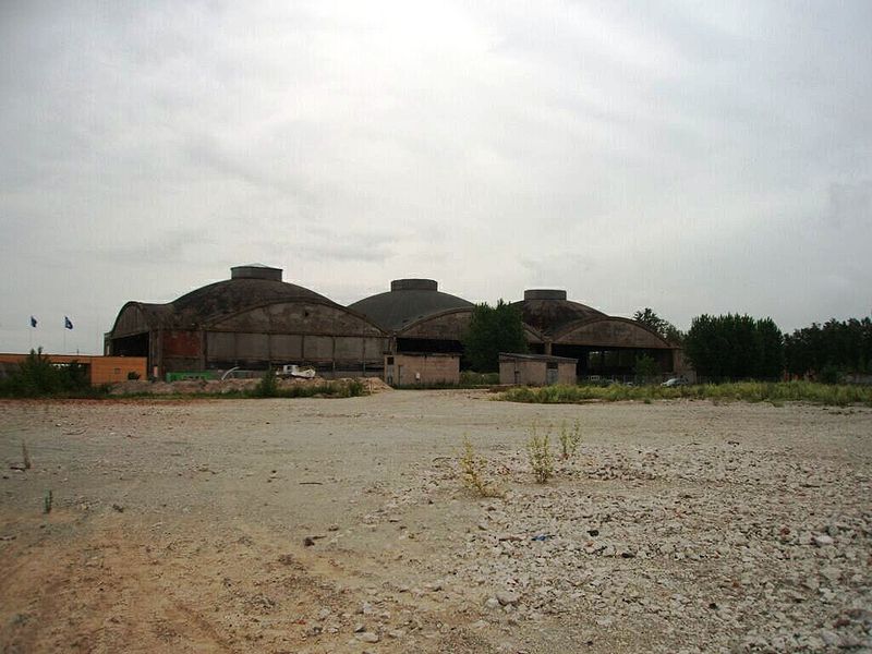 Файл:Tallinn airplane hangars2.JPG