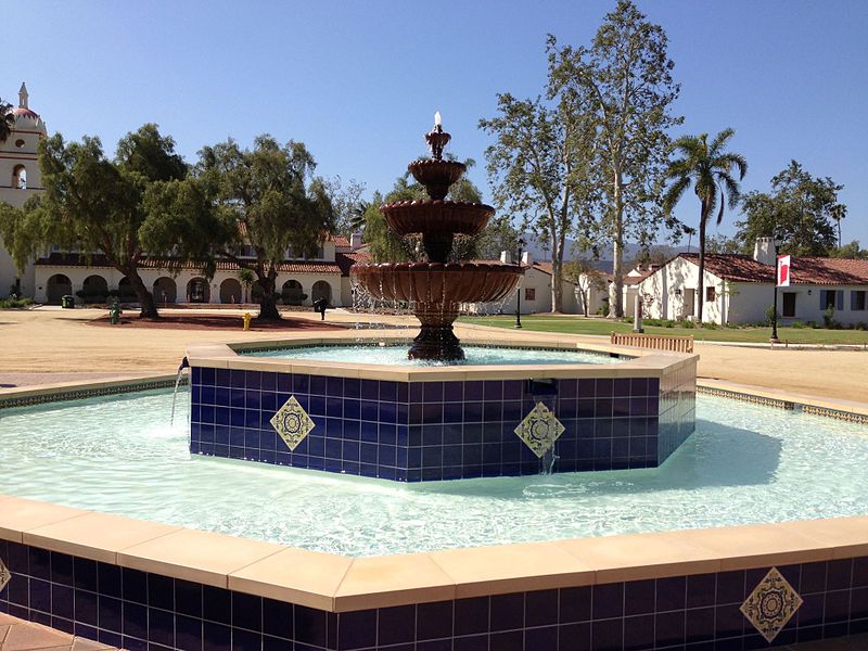 File:CSUCI Mall Fountain.jpg