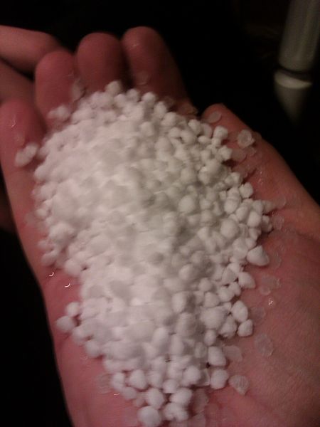 Archivo:Graupel, Westwood, MA 2010-02-02.jpg