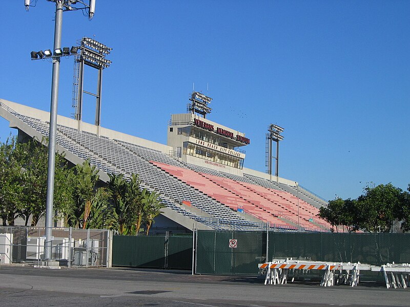 File:LBMemorialStadium1.jpg