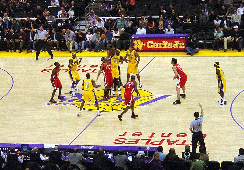 Archivo:Lakers vs Hawks.jpg