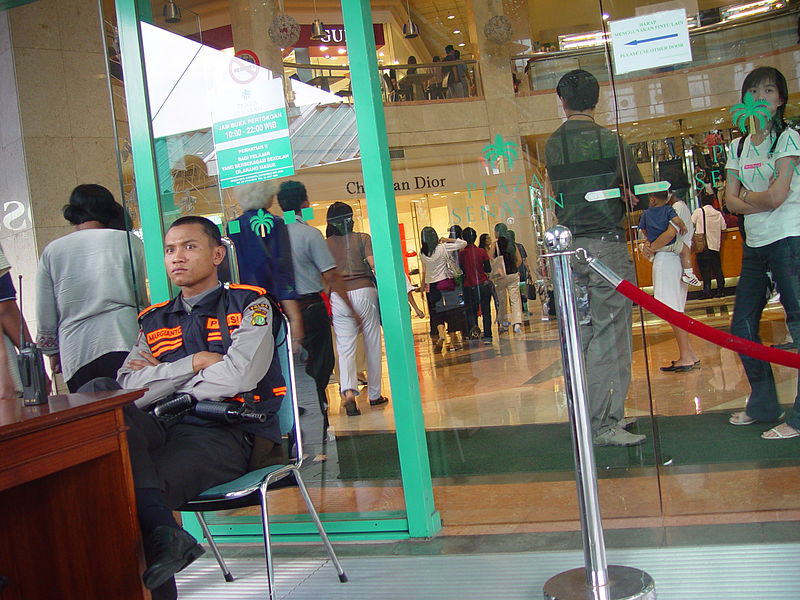 File:Mall culture jakarta94.jpg