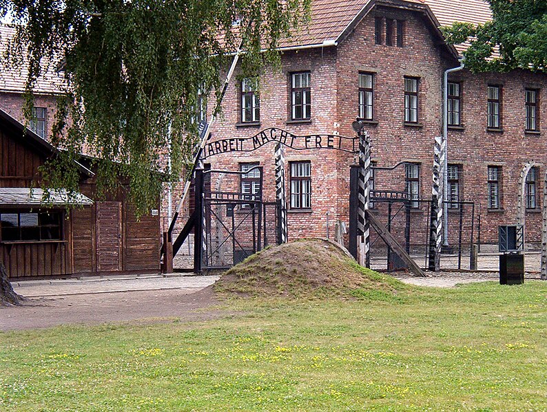 File:Arbeit-auschwitz04.jpg