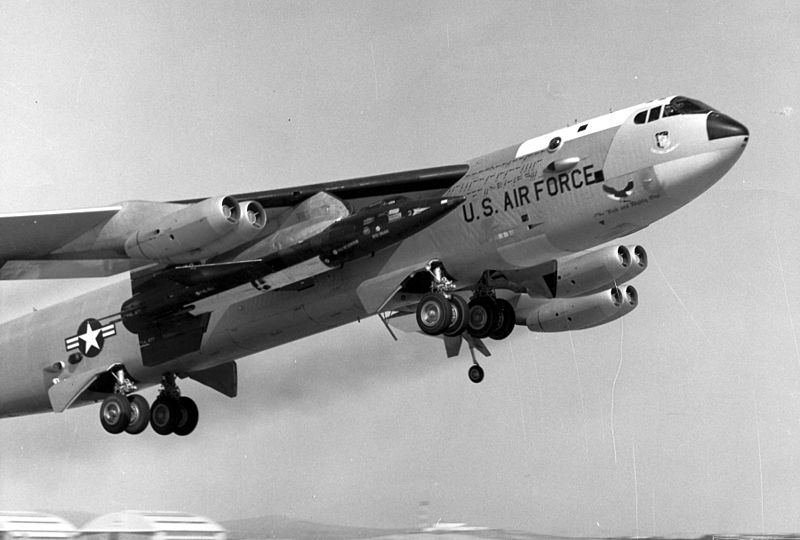 File:Boeing NB-52A carrying X-15.jpg