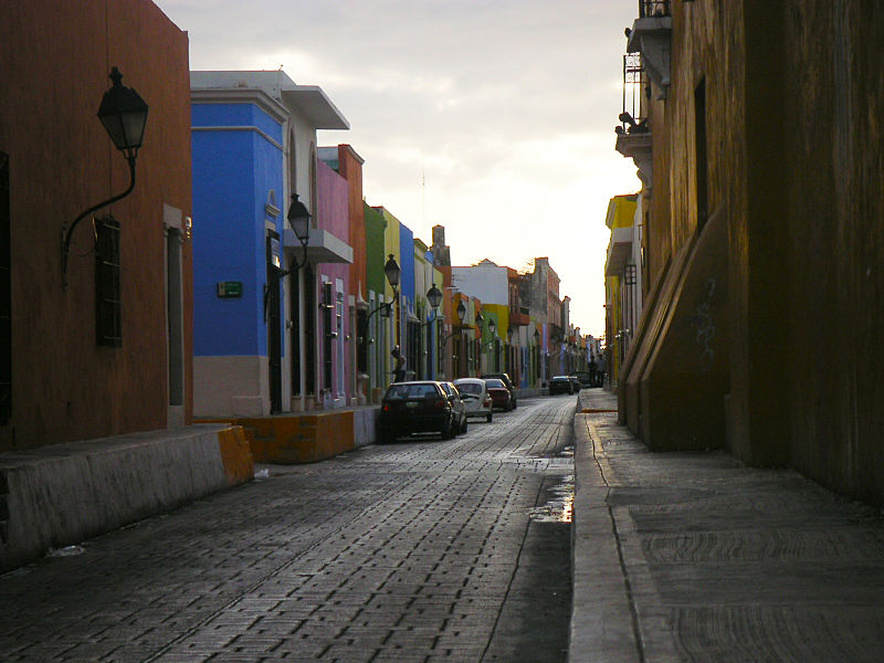 File:CampecheStreetColoredHouses.jpg