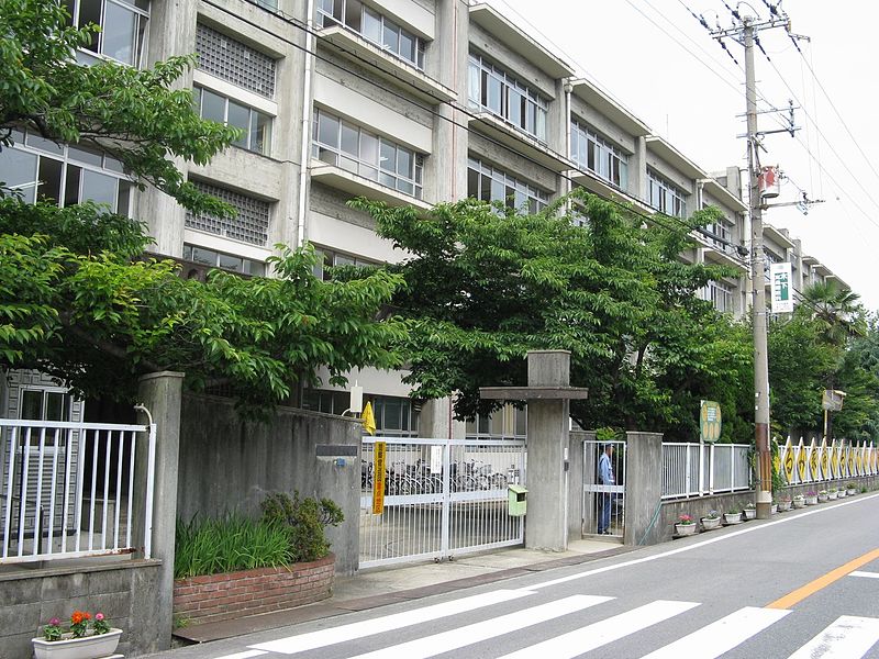 Файл:Takaishi city Kamo elem-sch.jpg