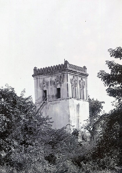 File:Watch tower, Innwa Palace.jpg