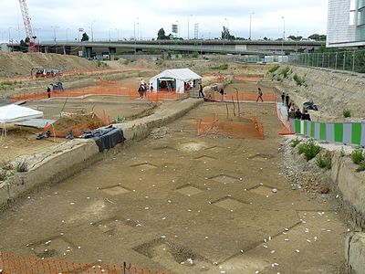 2008年在巴黎15区亨利-法曼街（法语：Rue Henry-Farman）对中石器时代遗址的露天发掘。