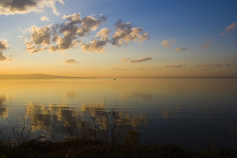 File:Lake-burgas-dinev.jpg