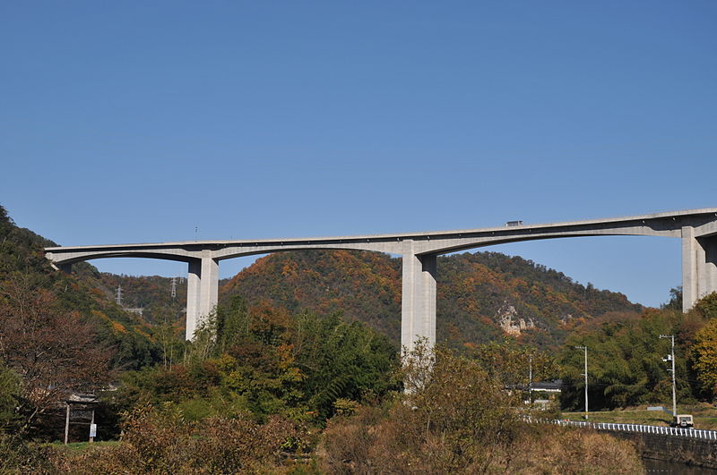 File:Minobe Bridge 01.JPG