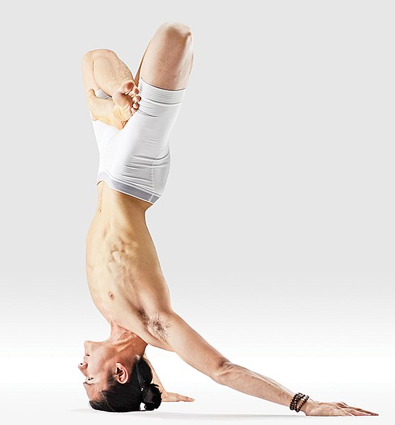 File:Mr-yoga-lotus-headstand7b.jpg