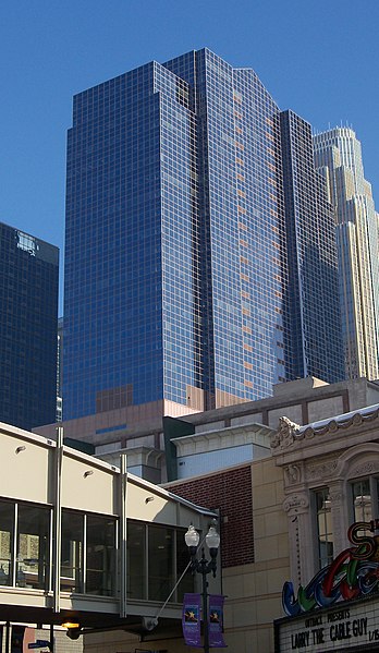 File:Plaza VII Minneapolis 1.jpg