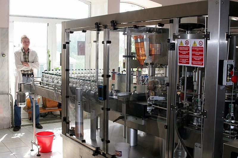 Файл:Vodka bottling machine.jpg