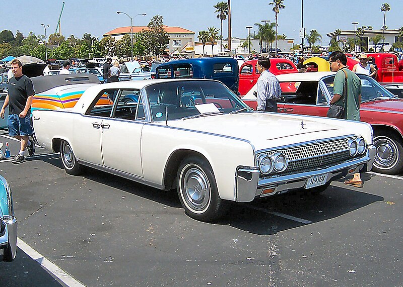 Файл:1963 Lincoln Continental white.jpg