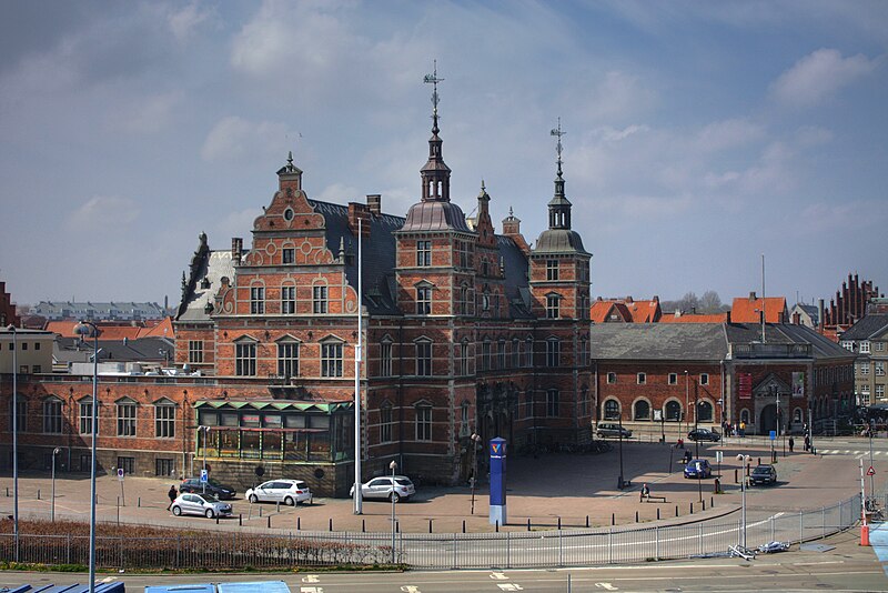 File:Helsingør Station HDR.jpg