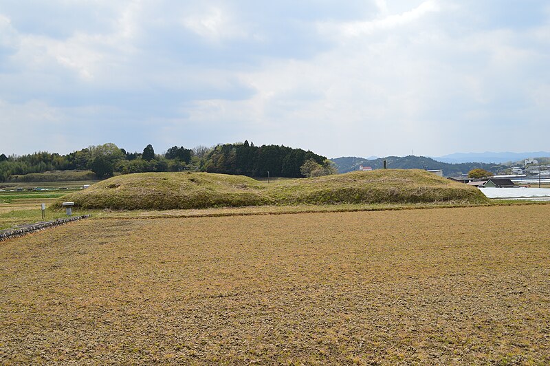 File:Kijinzuka Kofun, funkyu.jpg