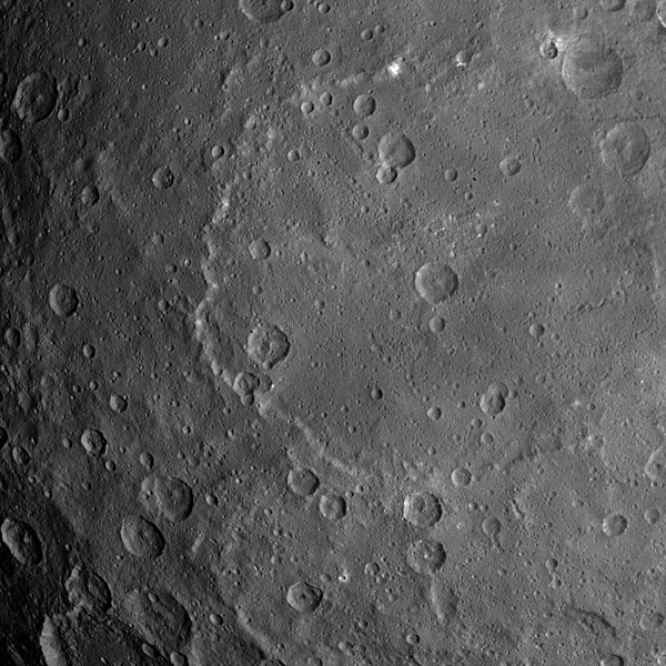 File:PIA19596-Ceres-DwarfPlanet-Dawn-2ndMappingOrbit-image28-20150625.jpg