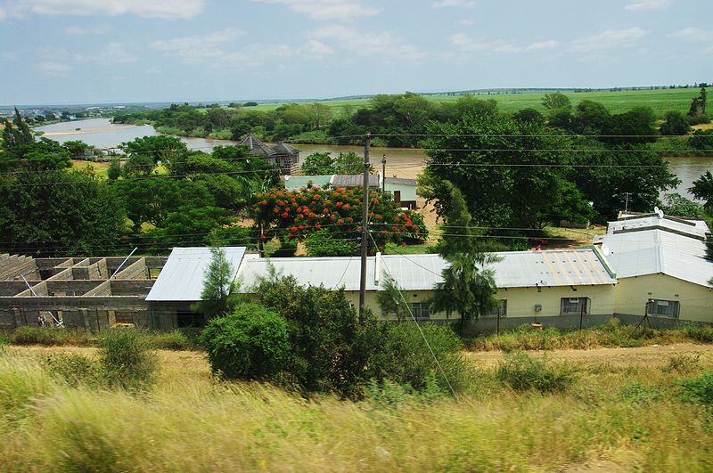 File:SZ-lowveld-dorf.jpg