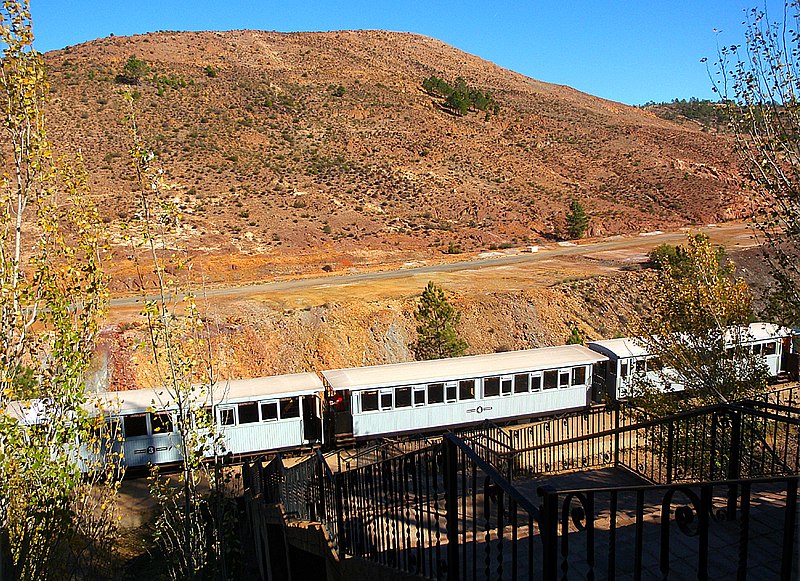 File:Tren turístico Talleres Mina.jpg