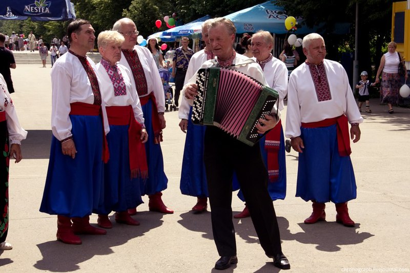 Файл:Ukrainians in Togliatti.jpg