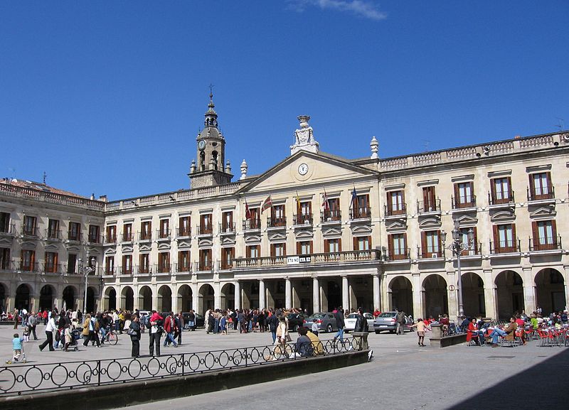 Archivo:Vitoria plaza españa.jpg