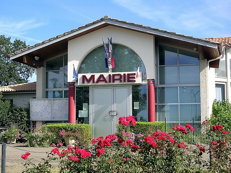 File:Bas-Mauco mairie.JPG