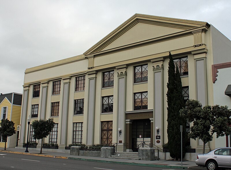 File:Eagles Hall San Diego.JPG