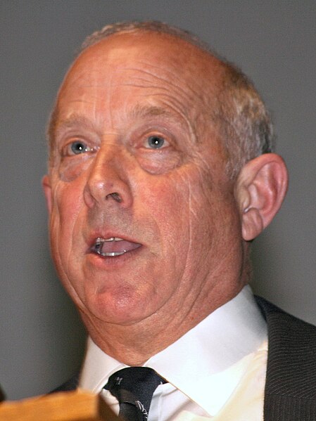 Archivo:Godfrey Bloom (cropped 3x4).jpg