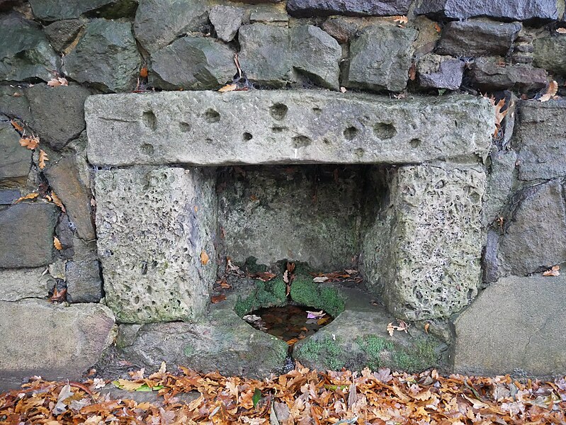 File:Hussey Well, Hayes (01).jpg