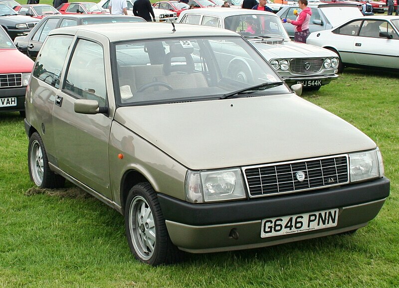 Файл:Lancia Y10 LX.jpg