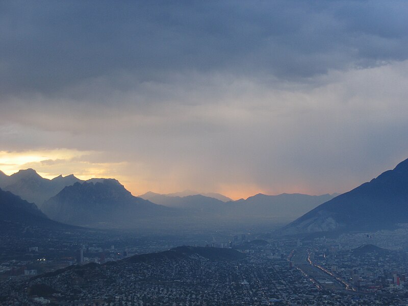 Archivo:Monterrey from hill.jpg