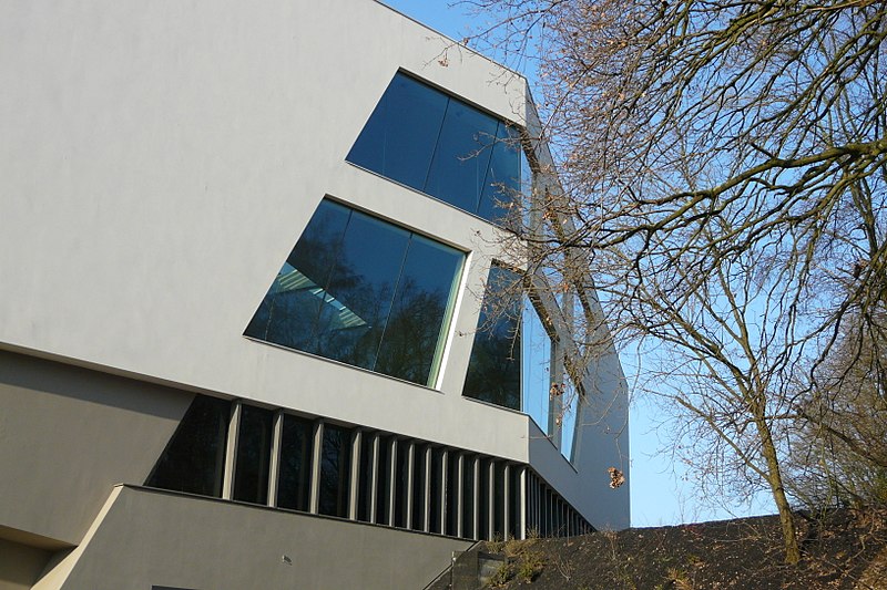 File:Musée Hergé.jpg